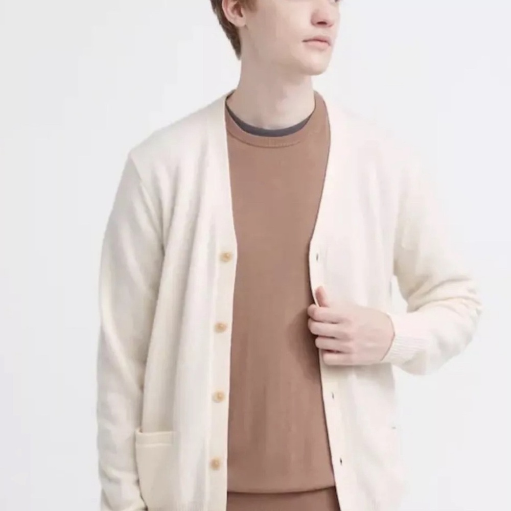 Uniqlo Men Cream Off White Cardigan Button Sweater V Neck US M Lambs Wool Japan